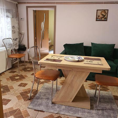 Apartamento Carissa House Braşov Exterior foto